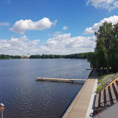 Goscinne Nad Jeziorem Aparthotel *